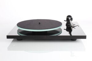 Rega Planar 2 Turntable with Nd3 Cartridge (Gloss Black)